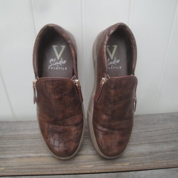 Very Volatile V Studi of LA Size 6 Brown Crocodile Design w gold zippers shoes - Picture 5 of 6